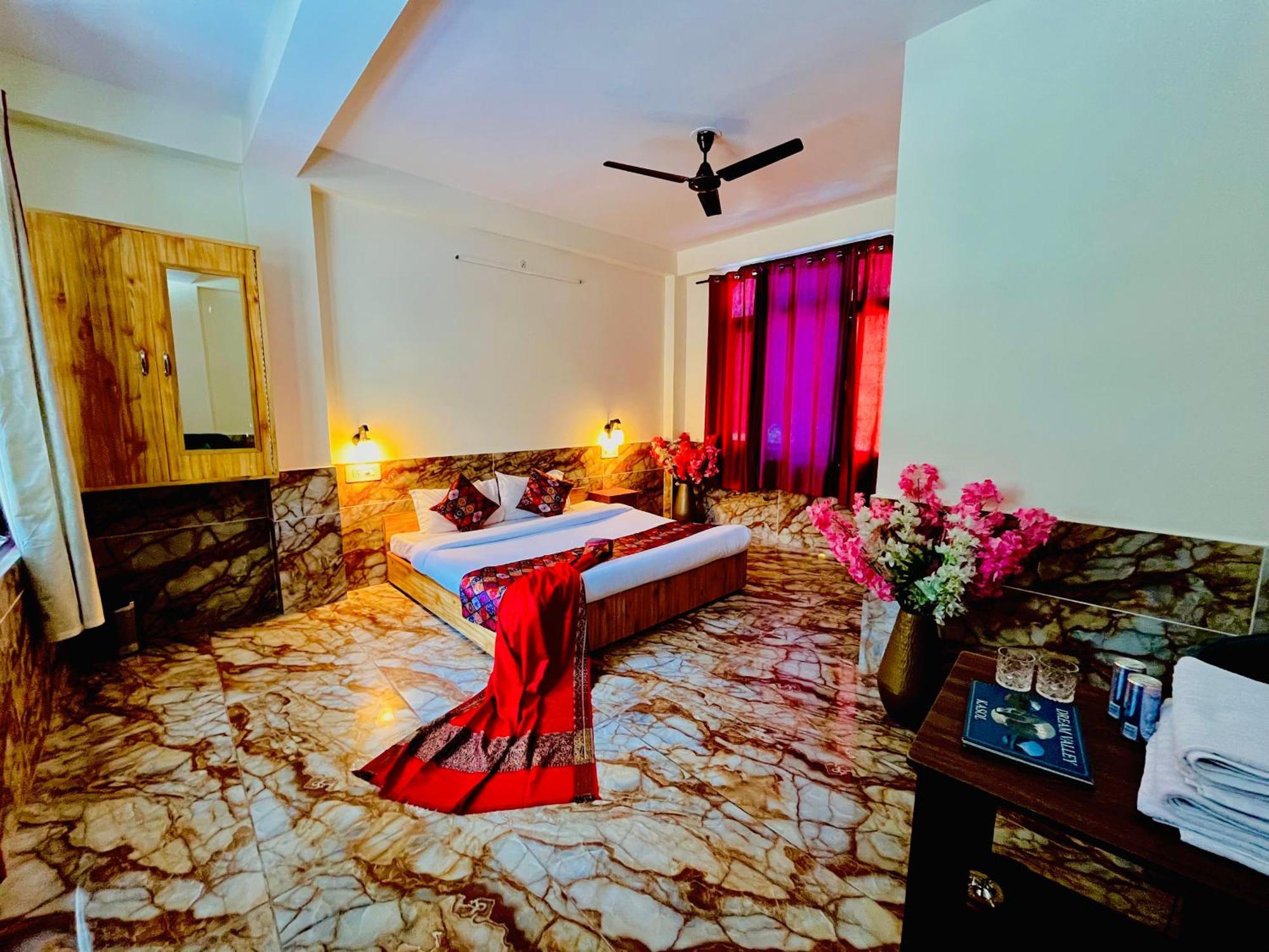 Hotel Brownie River View Kasol Ngoại thất bức ảnh